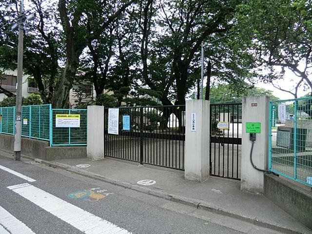 Primary school. 320m to Suginami Ward HachiNaru Elementary School