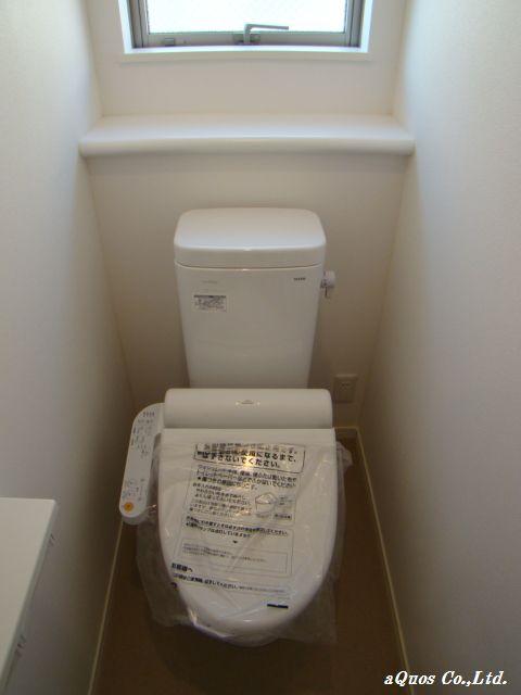 Toilet. Indoor (12 May 2013) Shooting