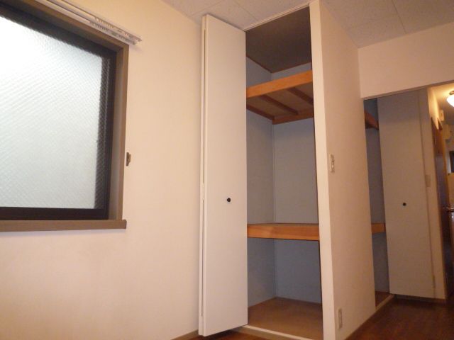 Receipt. Storage with depth