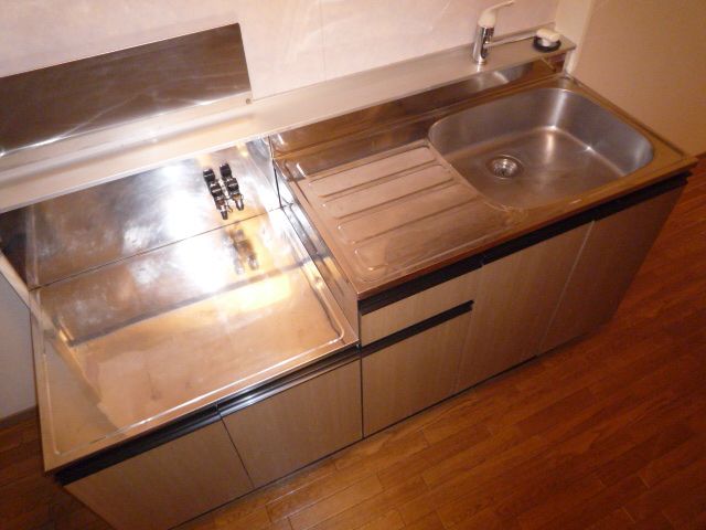 Kitchen. Gasukitchin dishes easy to spread