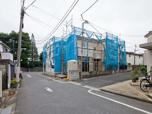 Local photos, including front road. Local (10 May 2013) Shooting