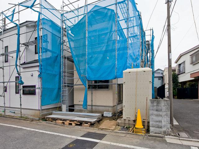 Local photos, including front road. Local (10 May 2013) Shooting