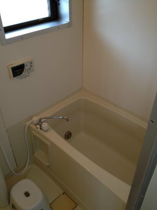 Bath. Warm hot water at any time in the bath with a add-fired function