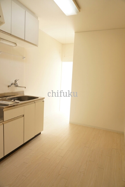 Kitchen. It is easy room to use a wide kitchen part.