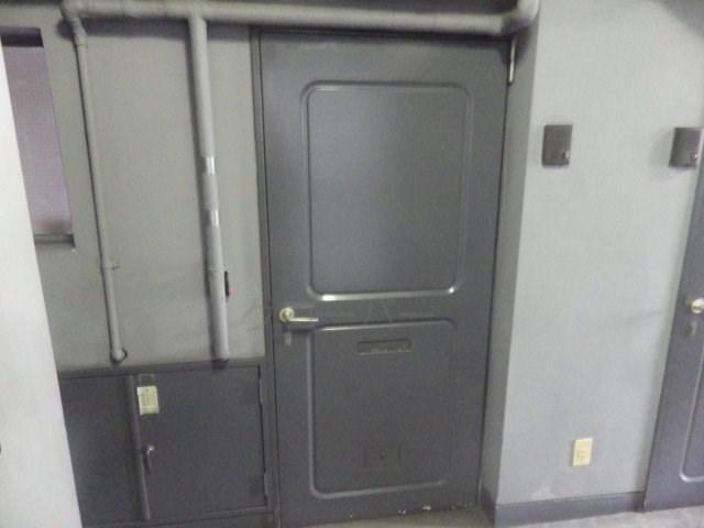 Other common areas. Sharing unit Entrance