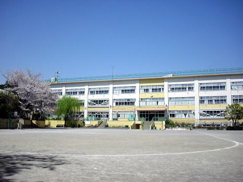 Primary school. 757m to Suginami second elementary school