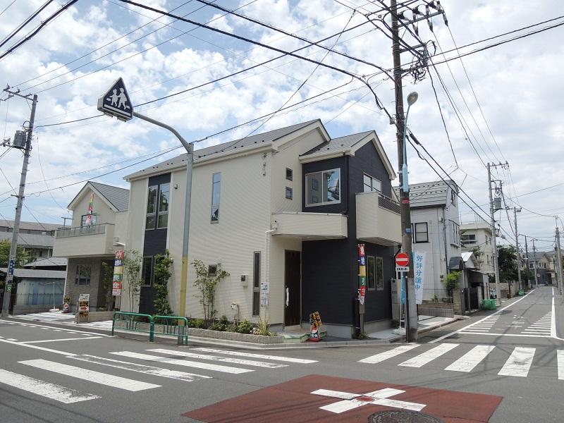 Local photos, including front road. Local B issue (July 2013) Shooting