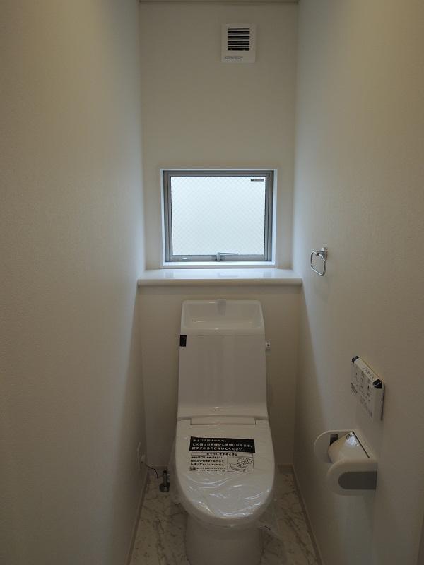 Toilet. Room B (7 May 2013) Shooting