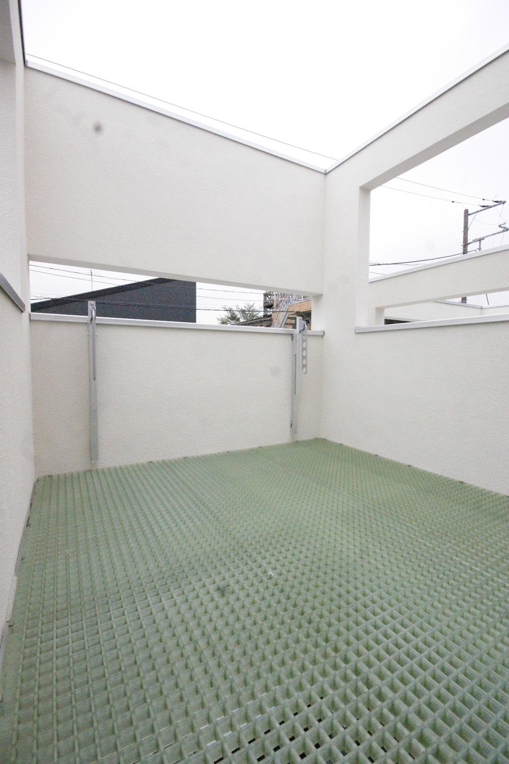 Balcony. B Building site (November 2013) Shooting