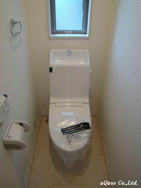 Toilet. Indoor (12 May 2013) Shooting