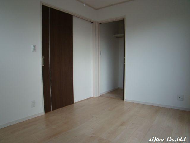 Non-living room. Indoor (12 May 2013) Shooting