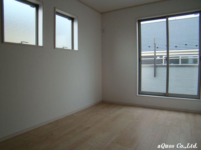 Non-living room. Indoor (12 May 2013) Shooting