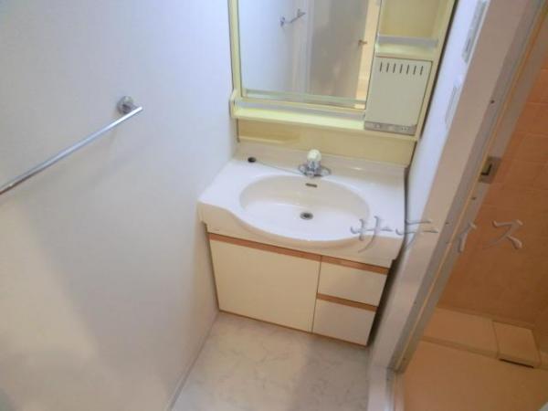 Wash basin, toilet