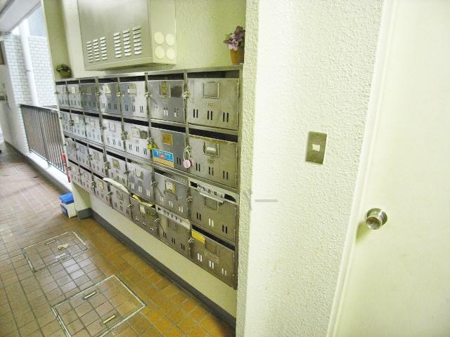 Other common areas. Set post