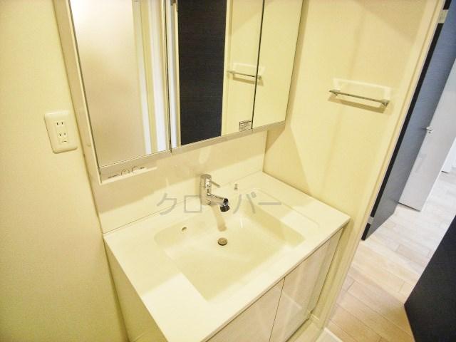 Wash basin, toilet