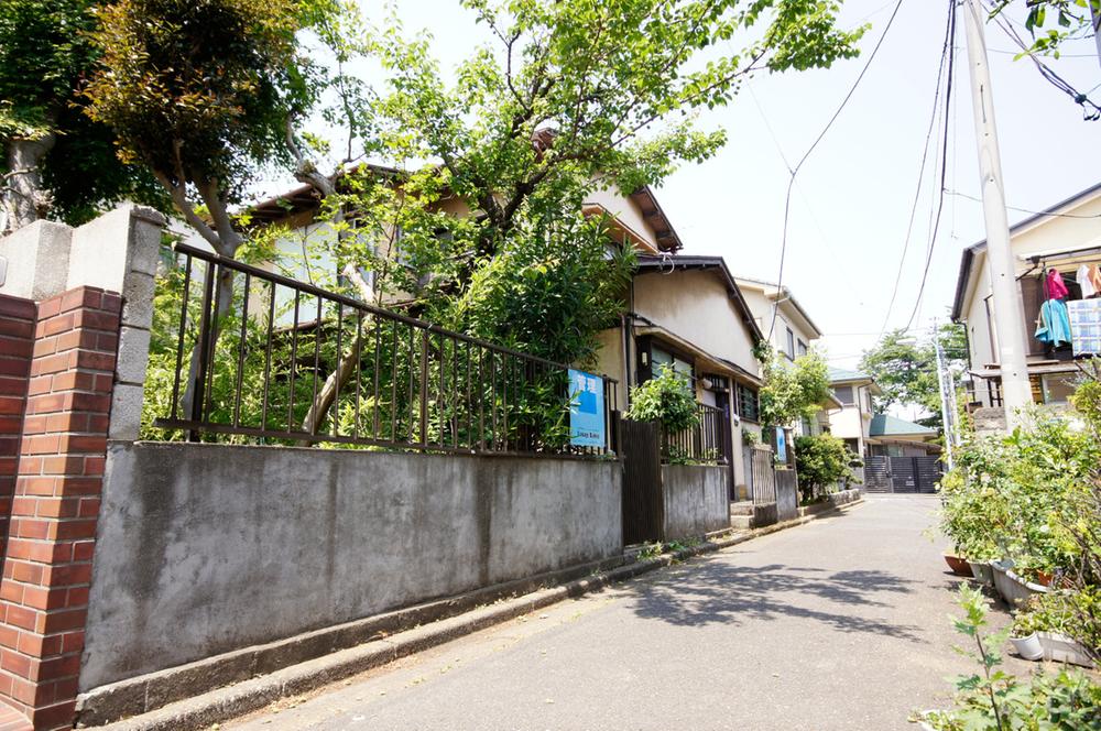 Local land photo. Well-equipped is the ideal terrain of form that does not feel cramped feeling. Sunlight is also attractive to plug.