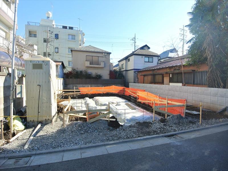 Local photos, including front road. Local (12 May 2013) Shooting