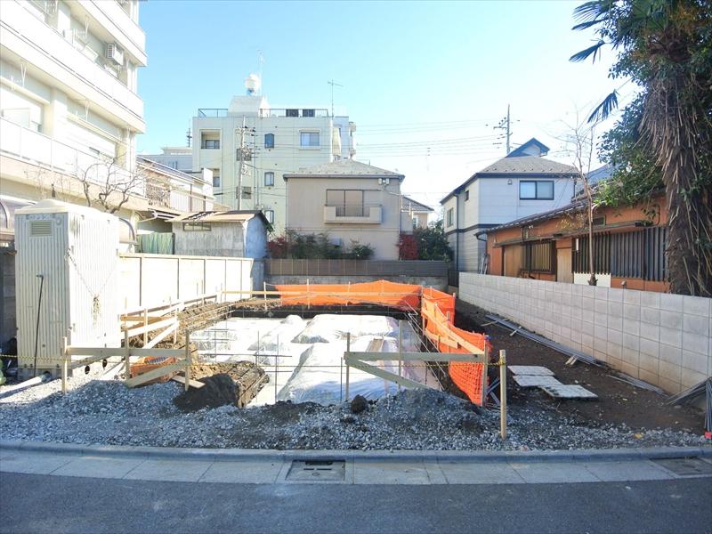 Local photos, including front road. Local (12 May 2013) Shooting