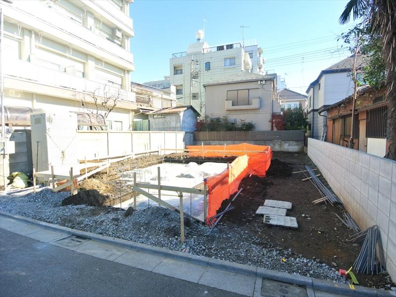 Local photos, including front road. Local (12 May 2013) Shooting