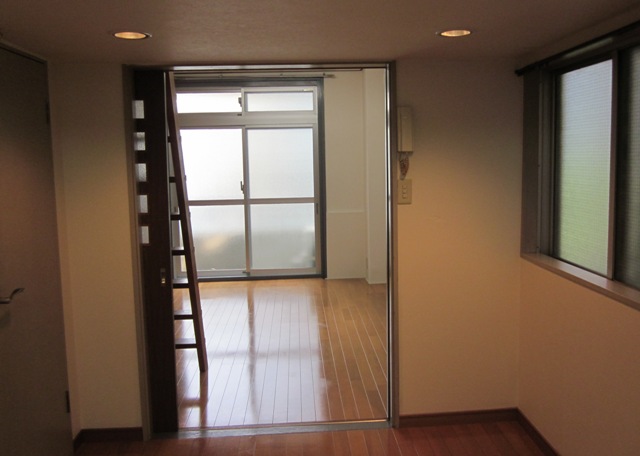 View. Views of the Western-style direction to open the dining door