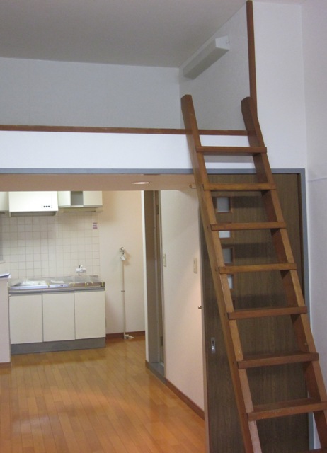 Living and room. The view from the Western-style room at the time of opening the dining door