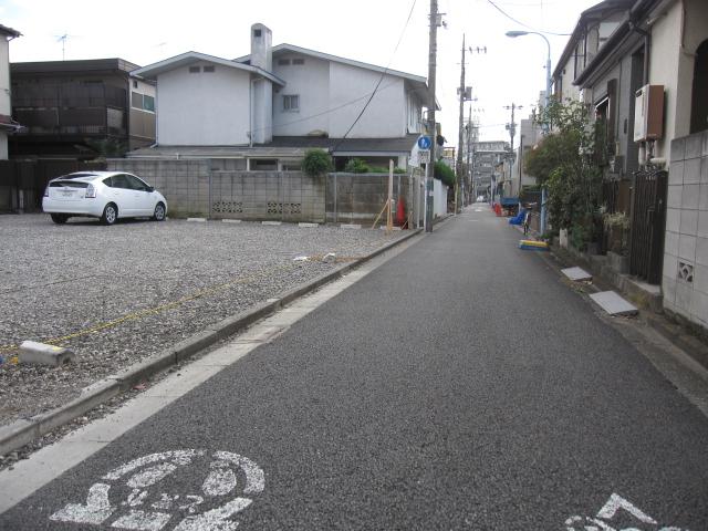 Local photos, including front road. Local (11 May 2013) Shooting