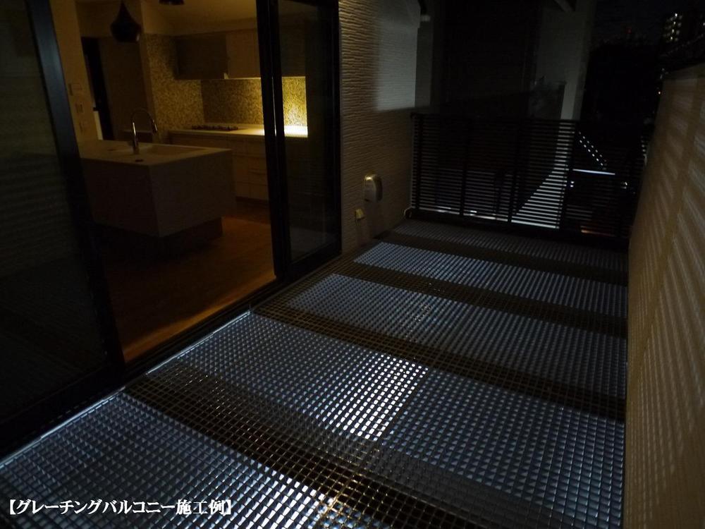 Balcony. Grating balcony construction cases