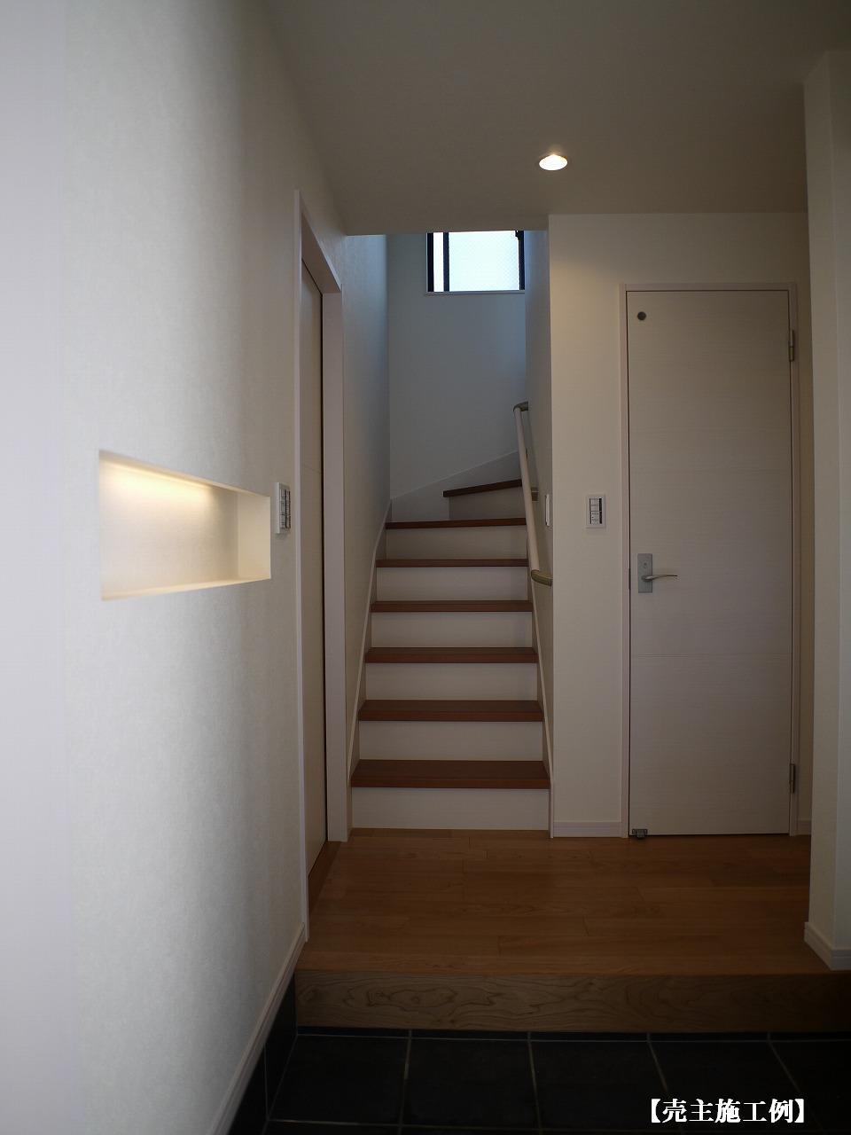 Entrance. Example of construction