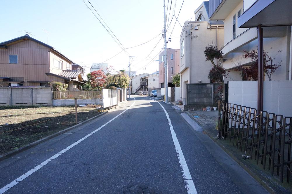 Local photos, including front road. Car Street also less. Small children is also safe.