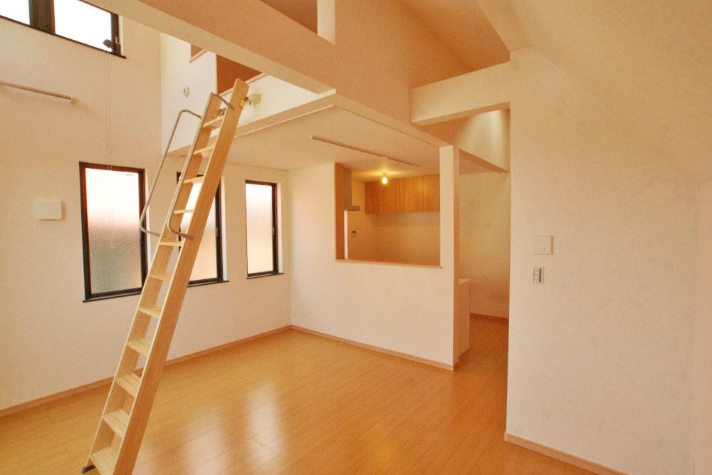 Same specifications photos (living). LDK was conscious of the warmth and brightness can feel the warmth of the wood. We have to get the energy-saving measures up to grade 4.