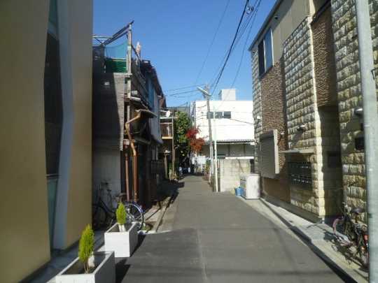 Local land photo. Frontal road