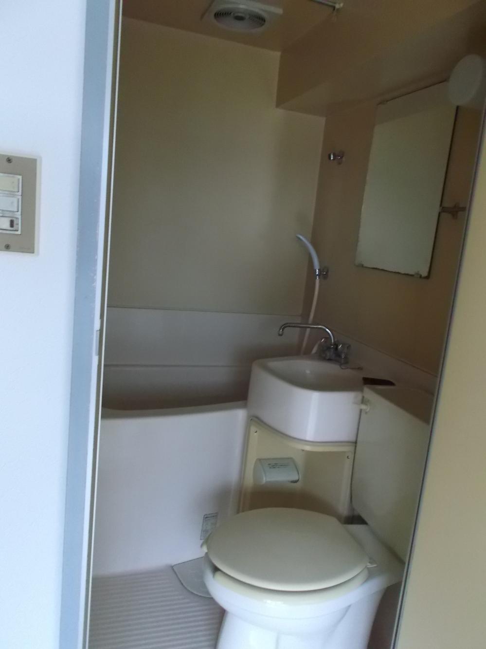 Bathroom. Indoor (11 May 2013) Shooting