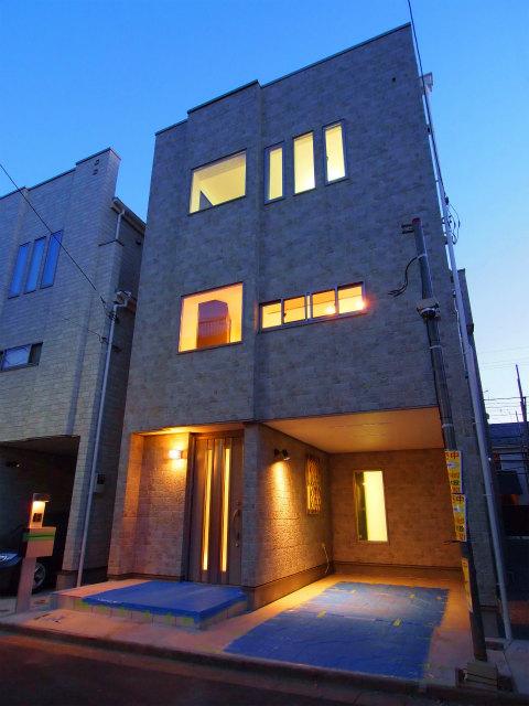 Sale already cityscape photo. Local (November 23, 2013) Shooting