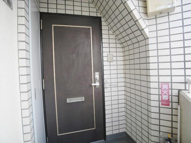 Other common areas. Sharing unit Entrance