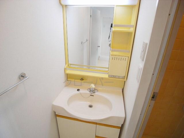 Wash basin, toilet