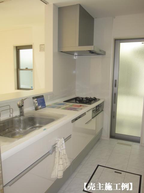 Kitchen. Seller construction cases