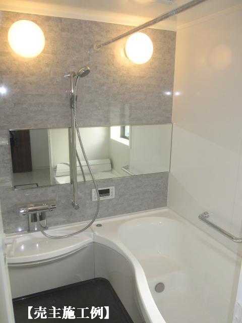 Bathroom. Seller construction cases