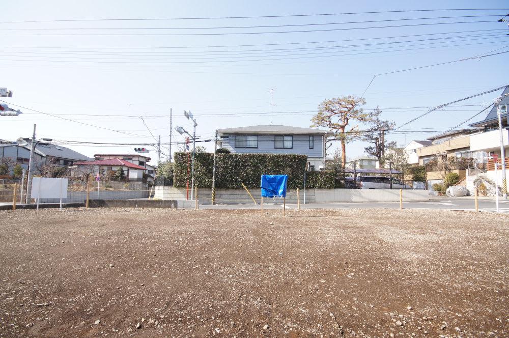 Local land photo. Suginami Hamadayama 1-chome, It is Inokashira "Hamadayama" station walk 9 minutes of selling land. Hamadayama Station calm living environment is attractive, It is the property of the south-west road, such as Korezo corner lot Among them. 