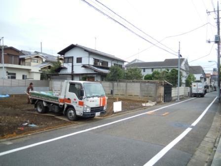 Local photos, including front road. You can also create a reference plan!