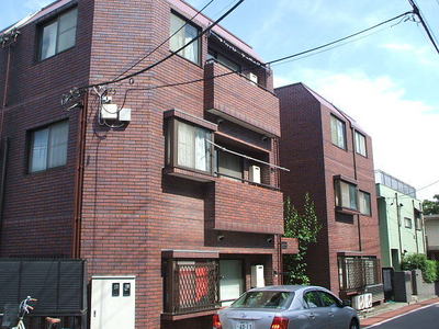 Building appearance. 1 to the station main road Green rich area