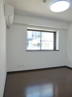 Living and room. ☆ Western-style room with a large cupboard ☆