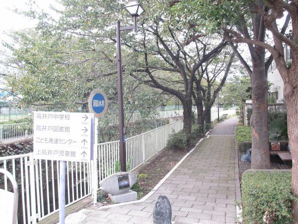 Other Environmental Photo. 50m until the green road