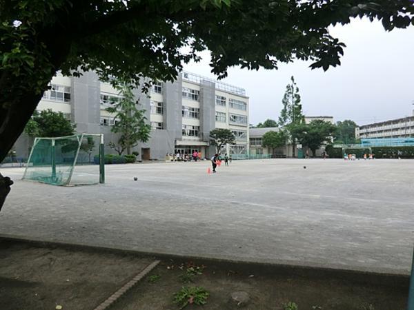 Primary school. Takaidohigashi 690m to school