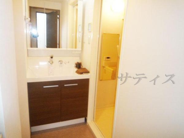 Wash basin, toilet
