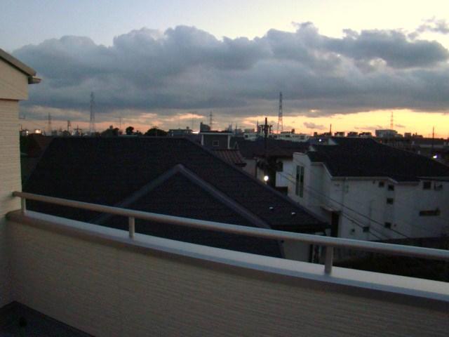 View photos from the dwelling unit. View from the site (December 2012) shooting