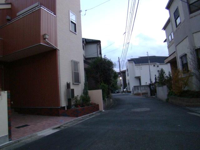 Local photos, including front road. Local (12 May 2012) shooting