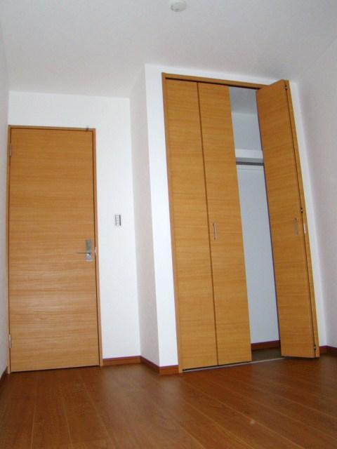 Non-living room. Indoor (12 May 2012) shooting