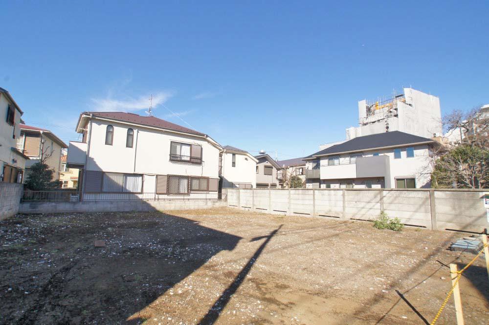 Local land photo. Peripheral will be in a green quiet residential area. 