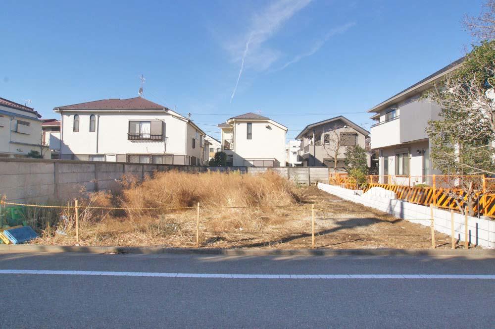 Local photos, including front road. It is cityscape and refreshing. Building coverage 50%, 60% volume rate of 100%, It is 150%. 