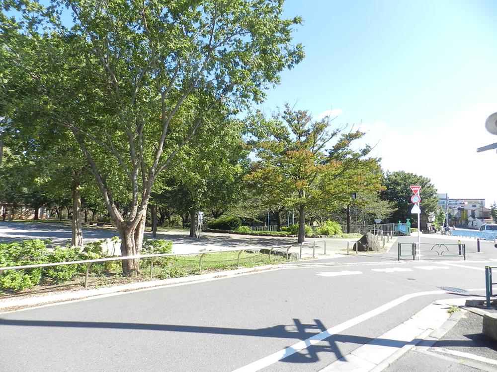 park. Zenpukuji parkland 300m to